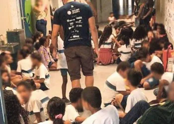 Moradores da Maré dizem que polícia disparou de helicóptero durante operação