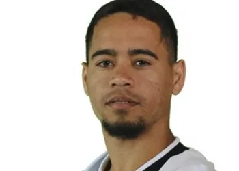 Vídeo: Pikachu agride torcedor do Vasco ao desembarcar em Manaus