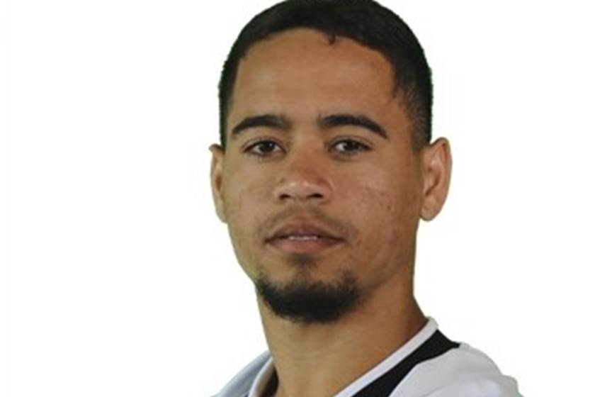 Vídeo: Pikachu agride torcedor do Vasco ao desembarcar em Manaus