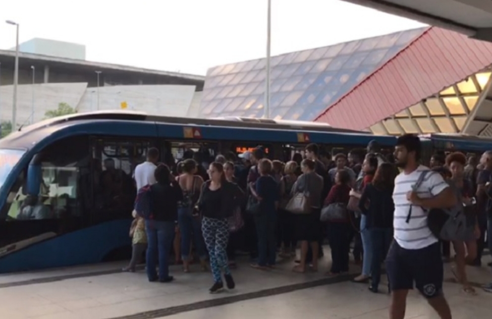 Transporte público funciona normalmente nesta sexta