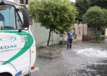 CEDAE CHEGA A 40 MIL RECLAMAÇÕES DE VAZAMENTOS NO RIO