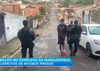 Polícia Civil prende 26 suspeitos de roubos em operação no Complexo da Mangueirinha