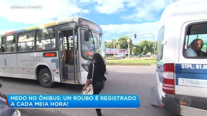 Roubo acontece a cada 30 minutos dentro de ônibus, de acordo com Instituto de Segurança Pública