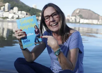 SUSANA NASPOLINI LANÇA LIVRO NA LIVRARIA LEITURA EM SHOPPING DA ZONA OESTE
