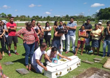 Corpo de Rhuan é enterrado : “Maior dor que já senti na vida”, diz avô