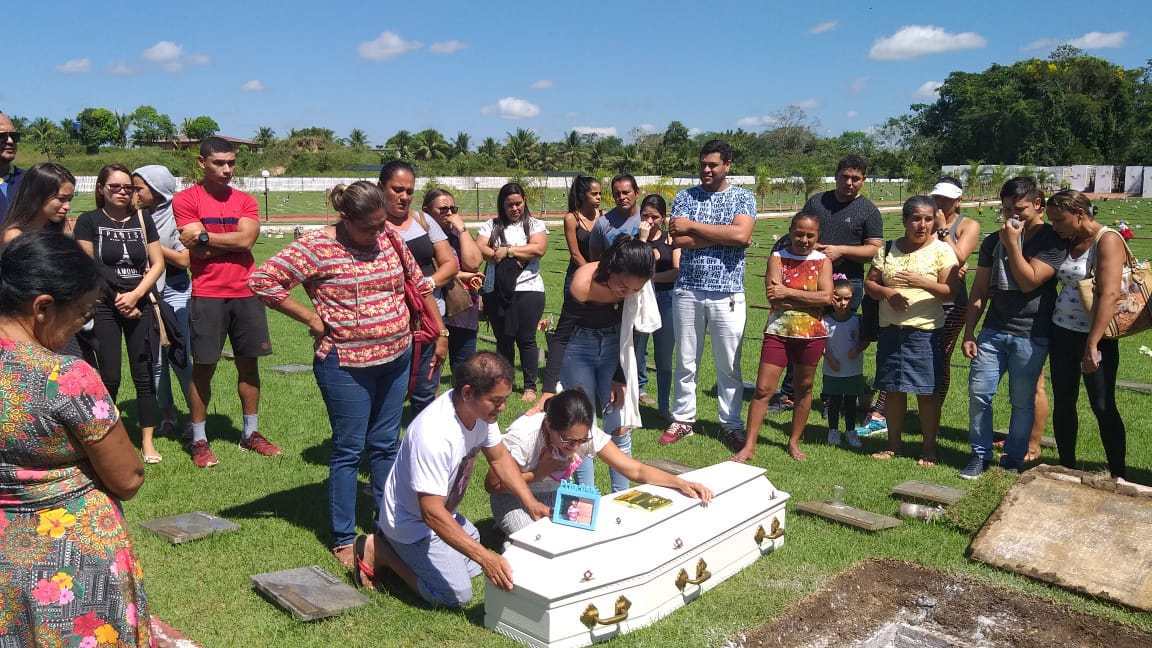 Corpo de Rhuan é enterrado : “Maior dor que já senti na vida”, diz avô