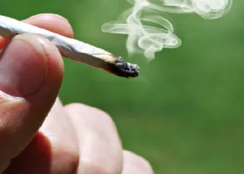 QUER ACABAR COM O TRÁFICO? PARE DE FUMAR MACONHA E CHEIRAR PÓ!