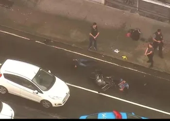 BANDIDO MORRE NA AVENIDA BRASIL APÓS TROCA DE TIROS
