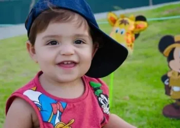 Bebê que estava morto ressuscita após mãe procurar igreja: “Pararam o culto para orar”
