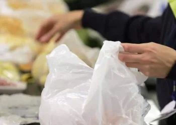 Cariocas darão adeus às sacolas plásticas na semana que vem