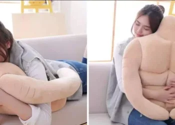 Travesseiro em forma de namorado é a nova febre entre as solteiras