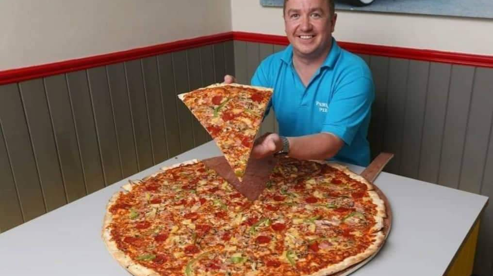 Pizzaria paga R$ 2 mil para quem comer pizza gigante sozinho