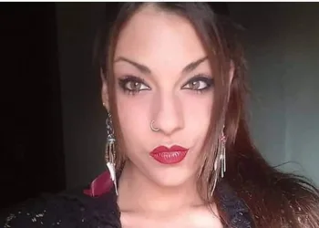 Mulher não aceita término e arranca língua do ex em ‘último beijo’