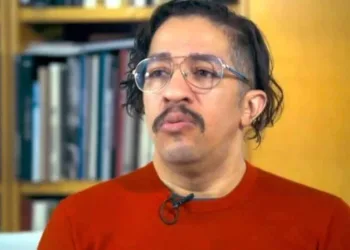 Jean Wyllys provoca Carlos Bolsonaro: “Poderia ser uma uma bicha como eu sou”