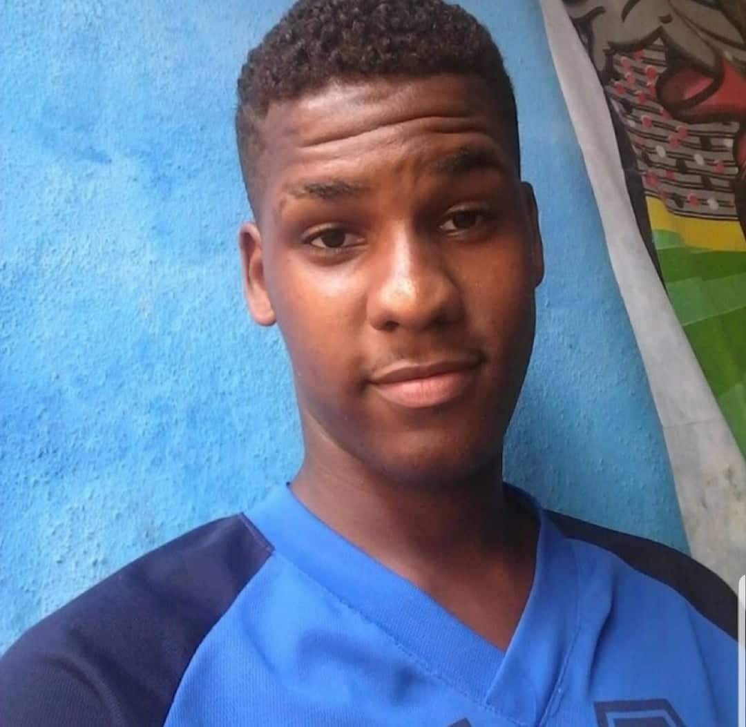 Jovem estupra e mata primo de 10 anos, faz homenagem e comparece ao velório no RJ