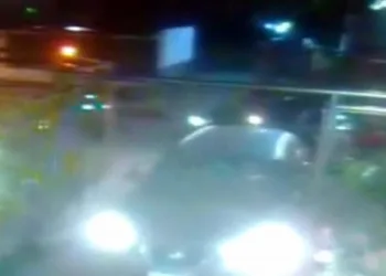 Imagens mostram médica que morreu com tiro na cabeça sendo abordada por criminoso