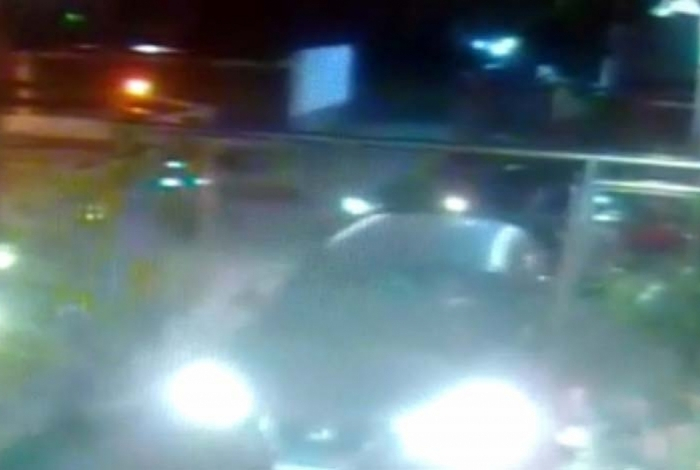 Imagens mostram médica que morreu com tiro na cabeça sendo abordada por criminoso