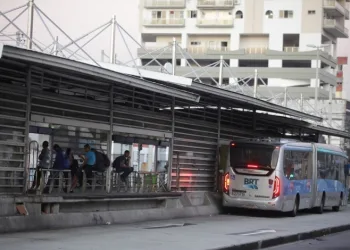 Entre as melhorias a serem feitas no BRT, a reativação de 22 estações da Avenida Cesário de Melo, na Zona Oeste, e o conserto de 90 ônibus - Ricardo Cassiano/Agencia O Dia