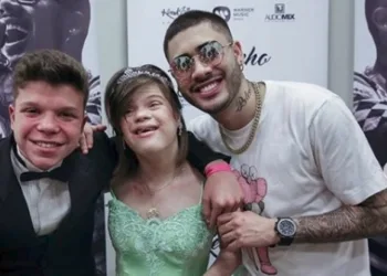 Kevinho emociona os fãs ao fazer show em hospital