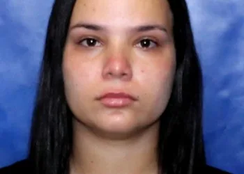 Gerente do tráfico e síndica de condomínio em comunidade de Niterói é presa em Inhaúma