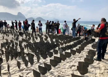 Protesto em Copacabana contra o uso de linhas cortantes