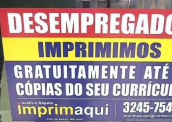 Gráfica faz impressão gratuita de currículos para pessoas desempregadas