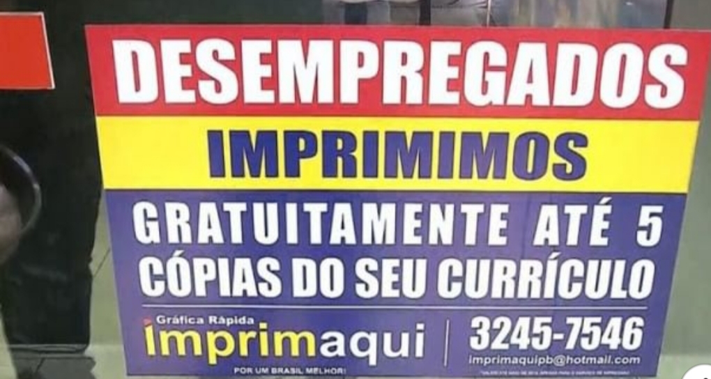 Gráfica faz impressão gratuita de currículos para pessoas desempregadas