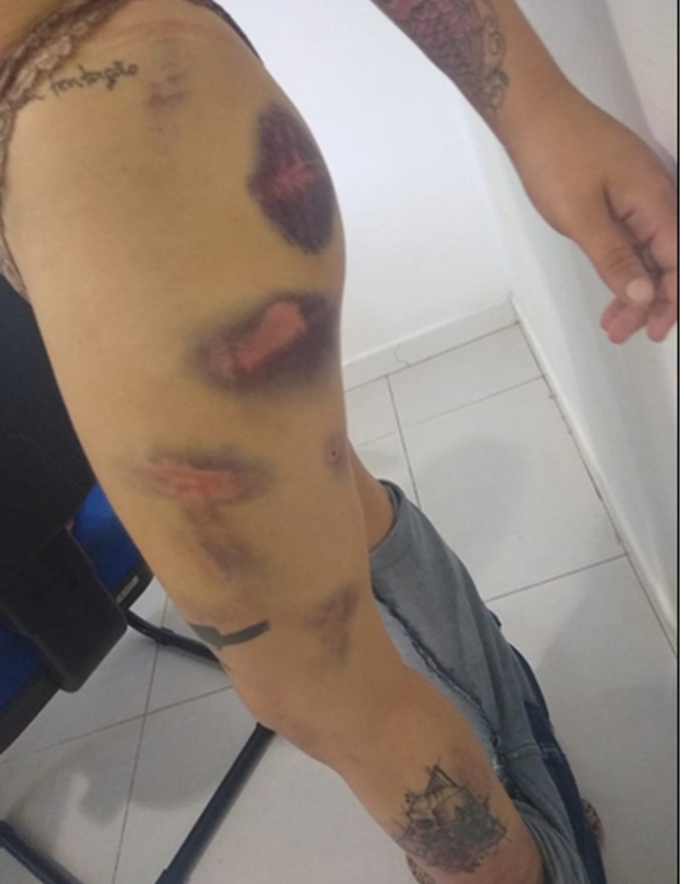 Homem é preso por torturar e fazer ex-namorada comer fezes