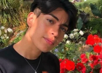 Carta de jovem gay aos pais que o rejeitaram comove a internet