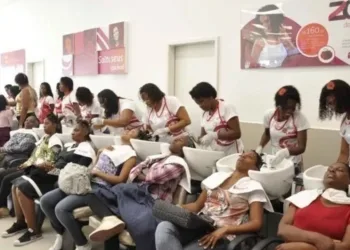 BELEZA NATURAL VAGAS P/ AUXILIAR DE CABELEIREIRA – R$ 1.042,00 + AUXILIO CRECHE + KIT BELEZA – SEM EXPERIENCIA – RIO DE JANEIRO 22/07/2019