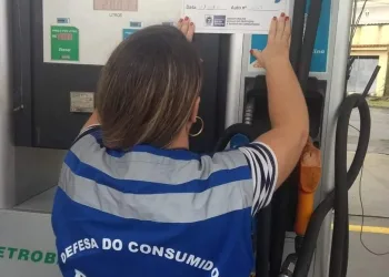 OPERAÇÃO BOMBA LIMPA LACRA BICOS DE BOMBAS DE COMBUSTÍVEIS DE POSTO NA ZONA OESTE