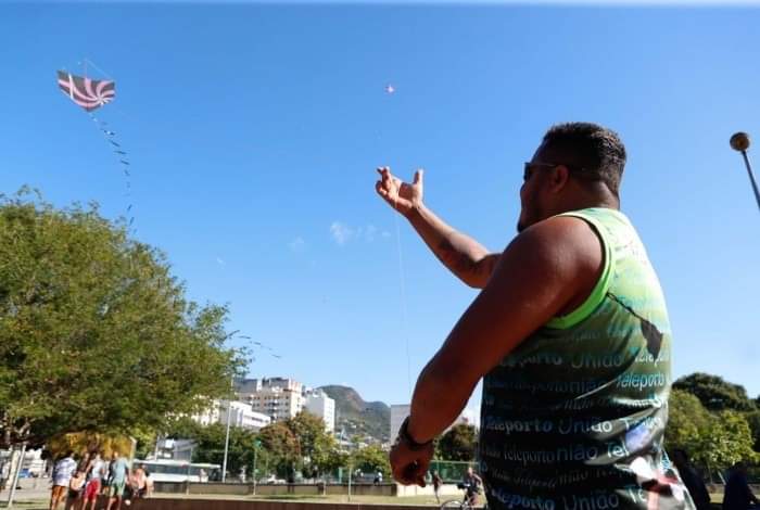 SOB AMEAÇA DE MULTA, PIPEIROS COBRAM ÁREA EXCLUSIVA