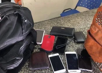 Polícia impede assalto a ônibus na Avenida Brasil
