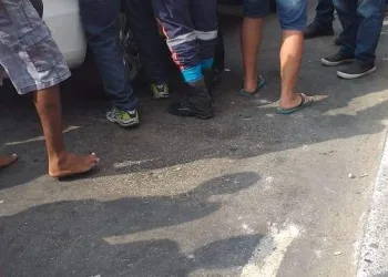 MULHER É BALEADA NO RJ E É  LEVADA PARA O HOSPITAL EM ESTADO GRAVÍSSIMO