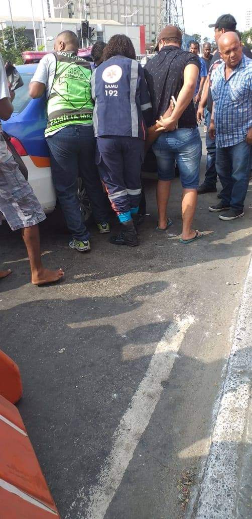 MULHER É BALEADA NO RJ E É  LEVADA PARA O HOSPITAL EM ESTADO GRAVÍSSIMO