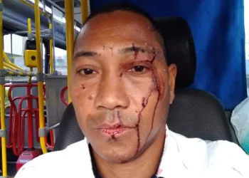MOTORISTA DE ÔNIBUS É AGREDIDO POR MOTORISTA DE VAN NA ZONA OESTE