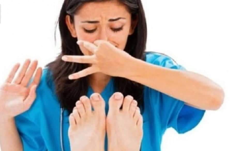 4 soluções caseiras simples para eliminar rapidamente o chulé