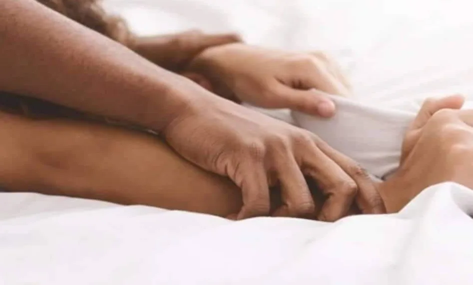 Mulher processa ex por R$50 mil por causa da posição sexual durante 4 anos