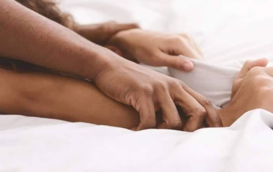 Mulher processa ex por R$50 mil por causa da posição sexual durante 4 anos