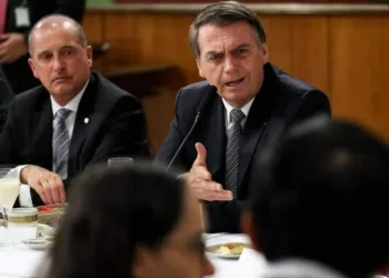 Fome no Brasil é uma grande mentira’, diz Bolsonaro em reunião com jornalistas