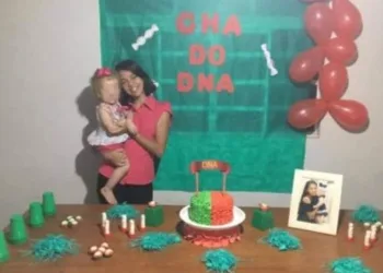 Mulher faz Chá do DNA para revelar paternidade da filha