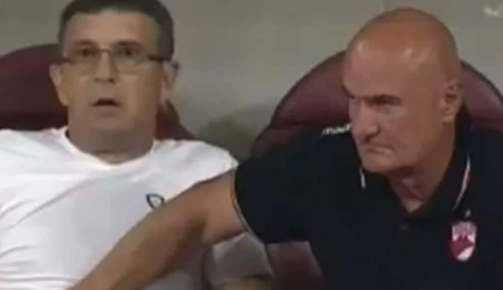 Técnico romeno  sofre infarto e partida continua