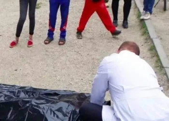 Mãe descobre que filho morreu eletrocutado em grupo de WhatsApp