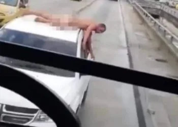 Homem trai a mulher e anda pelado pela cidade como pedido de perdão