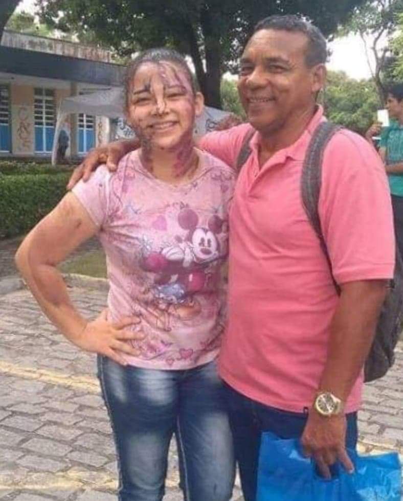 Filha e pai faxineiro são aprovados juntos na Universidade Federal