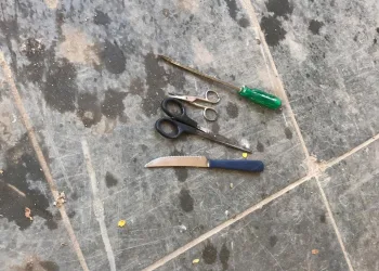 Guarda municipal encontra tesouras e faca perto do local onde morador de rua esfaqueou e matou 2 pessoas no Rio