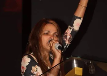 Flordelis aparece usando pulseira de pastor que disse ter sumido