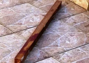 Mulher mata marido a pauladas por ele impedir namoro da filha
