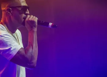 Mano Brown sobre fãs que xingavam Bolsonaro no Rio: “Hipocrisia. Aqui foi um dos lugares onde ele foi mais votado”
