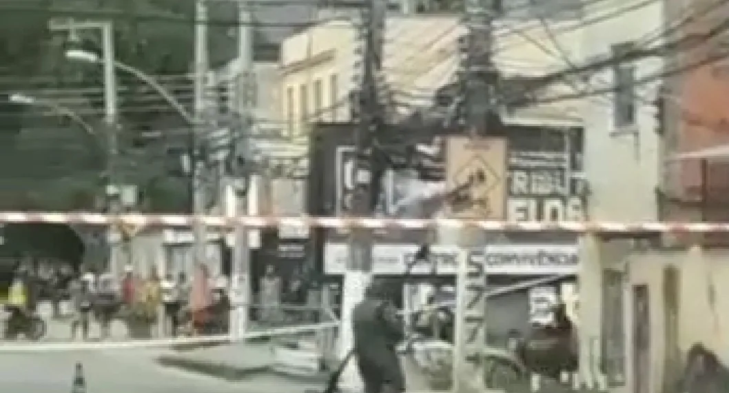 ESQUADRÃO ANTI BOMBAS DETONA EXPLOSIVO EM BAIRRO NA ZONA OESTE